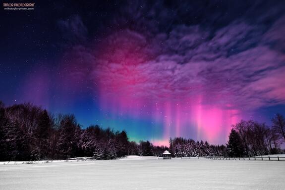 LiveScience's tweet photo. Aurora at Moonlight http://t.co/gLhCwmGyL3 http://t.co/uuD98suwZO