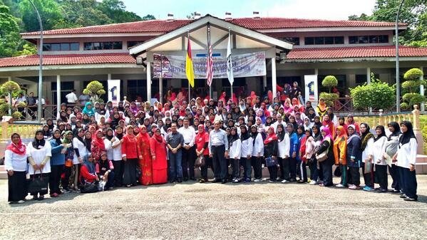 Dato <a href="/razaliibrahim/">Dato Razali Ibrahim</a> bersama MB N.9 dan pserta BTN di Ulu Sepri, Rembau. @twt_Muor <a href="/anakmuor/">Anak Muor</a> <a href="/Muartv/">Muar Johor</a> <a href="/SISWA4U/">SISWA4U</a>