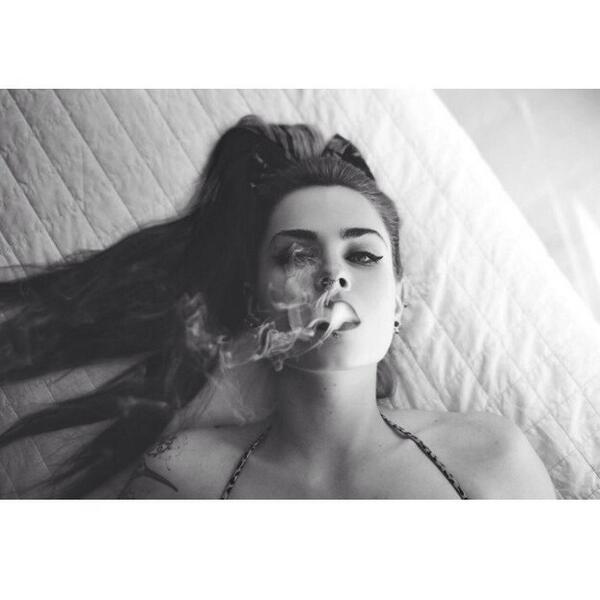 MarijuanaModels's tweet image. Featured Model @ituitsuicide📷:@leenoree 
#marijuanamodels #kushcommon