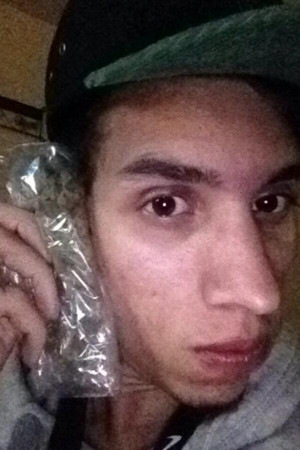 bodeinexbrazy's tweet photo. i can't hear you bruh, this place is too loud http://t.co/uZXzjcTrgW