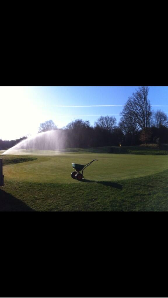 BiggaLondon's tweet photo. Morning greenkeepers.. Golf day at Northwood GC 12/5/14 bacon rolls @1130 tee off 12:45 #bringyourswing  #lovegolf http://t.co/vOgOLVtpkJ