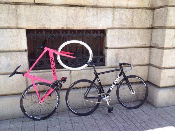 Pues aqui seguimos con nuestras fixie por todo lo alto.... Empezamos en 3,2,1 accion! <a href="/EspaaFixie/">Fixie España </a> <a href="/bicisfixie/">BicicletasFixie</a>