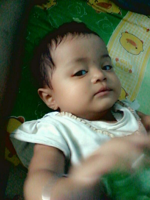 DefiLova's tweet photo. Qeenan cepet sembih sayang ya..... http://t.co/oZznFzyBx1