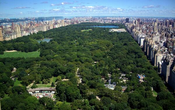 shhakar's tweet photo. @KQEDedspace What a contrast! Green space vs. Buildings! #DoNow_urjc #DoNowGreen http://t.co/S4O8N1EZF2 http://t.co/mSAmNJGW5O