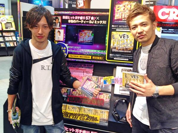 今回も大展開されてます！『BEST HITS 57』＆『LOVE'S PARTY』本日TSUTAYA限定で発売です！！皆さん是非checkしてください♪