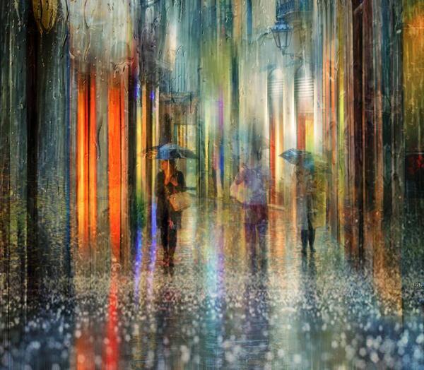 Gabriele_Corno's tweet image. Walking in the Rain @ Barcelona, Spain by Eduard Gordeev #colors #rain #CGE #silence