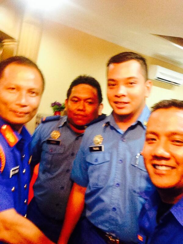 mohammadrizal86's tweet photo. Majiis prkongsian limu bersama komandan Alpha  #selfie @faizol_85 @mohdtajjularif @syifaz13 @JPAM_ALPHA http://t.co/woDpHj3ErX