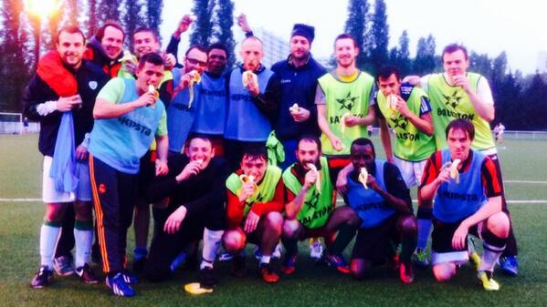 Kujawski_E's tweet image. A l'entraînement avec mon club .@ParisGaels pour soutenir @DanielAlvesFBC #WeSayNoToRacism #togetherwecan