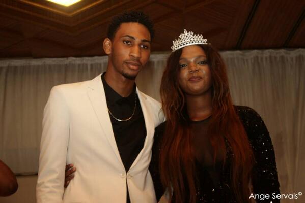 PromNight14's tweet photo. Félicitations A Sa Majesté #PromKing William et Son Altesse #PromQueen Marie Jeanne élus lors de la soirée http://t.co/LjteUhPQTl