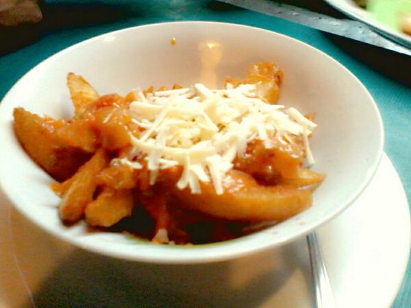 "Potato bologna " 
Kentang wedges d padu dg sauce bologna and cheess