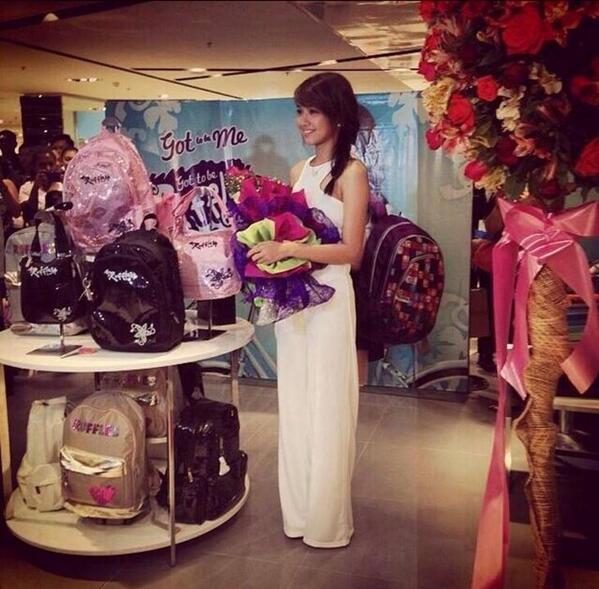 chandikath's tweet photo. Ruffles bag.......so happy #HAPPYMUCH http://t.co/rjdtPLdwV7