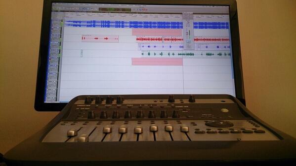 GrooveLab_'s tweet photo. #Recording @0_below @Arcas_Lea http://t.co/JT9xyqBbOw