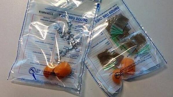 Independent's tweet photo. Police 'disappointed' to find Kinder surprise filled with crack cocaine.
http://t.co/xDq0FEJP1o http://t.co/ZjDU4mp46L