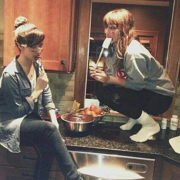 <a href="/rudiz3/">rudiz</a> @TheMaddians <a href="/maddijanemusic/">Maddi Jane</a> :3