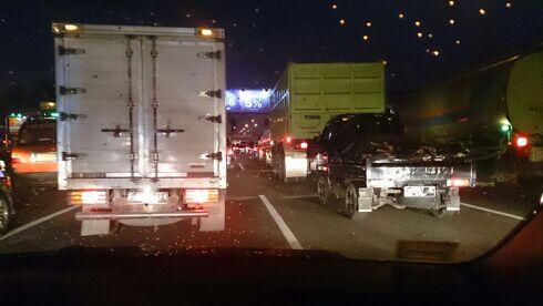 RadioElshinta's tweet photo. 18.09: RT @rnovyardi: Macet parah di Tol Jagorawi arah Cibubur. http://t.co/1S2Ymx06tb