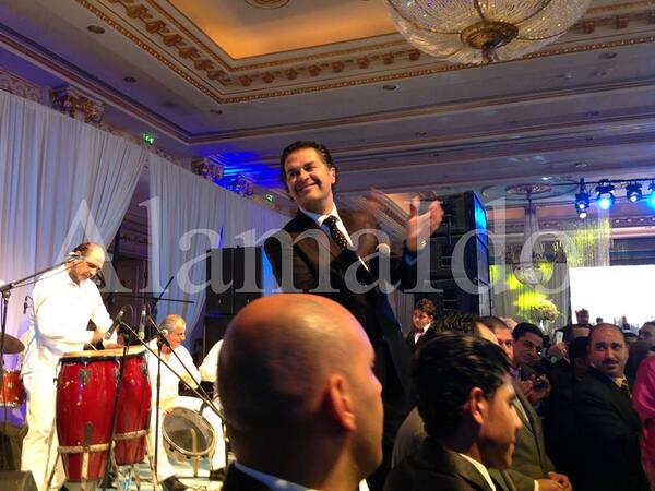 RaghebAlamaNews's tweet photo. سعادة #السفير #السوبرستار #راغب_علامة يحيى حفل زفاف أسطوري بـ أحد الفنادق الكبرى بـ #الإسكندرية الخميس الماضي
#Pic46 http://t.co/xAwGHPxmxT