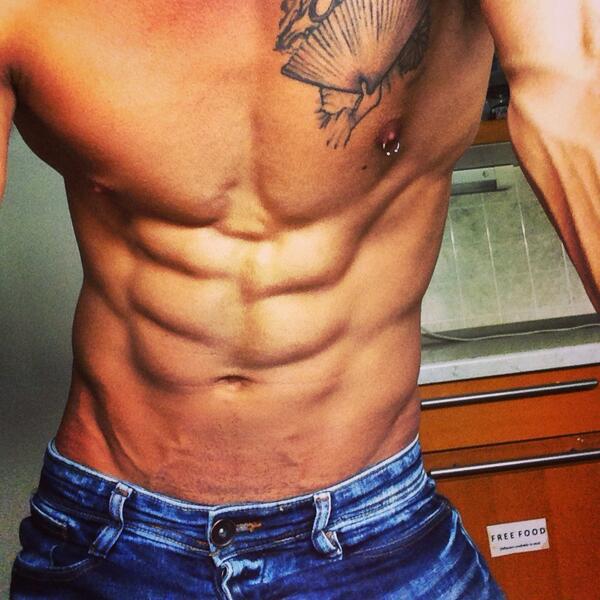 Megiass's tweet photo. Hola estoy por aquí!!! No os olvidéis de mi :( http://t.co/qBZg8BT06U