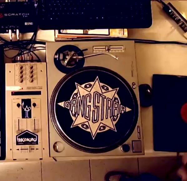 WebSomosRap's tweet photo. Tone - Quédate en tu keli (Videoclip) ~ SomosRap » Portal Hip-Hop http://t.co/7LgFgz1GVi #SomosRap @OficialTONE http://t.co/t35qSQaaom