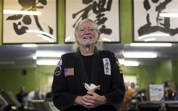 TeleMusicNews's tweet image. The best music story this week. Period. #WilliNelson gets martial arts black belt. At 81 ow.ly/wkpgw