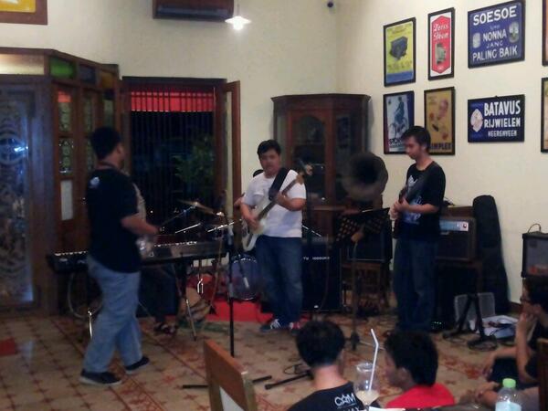 Cieehh ada anak ibf yg jamming @tirtarocktis cc:<a href="/IBFOfficial/">IndonesianBassFamily</a>