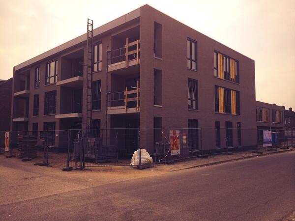 bobjongen's tweet image. @PlusWonen in @Meerssen voor @WonenMeerssen ! De steigers zijn weg, nu nog de 15 appartementen afwerken! @JongenBouw