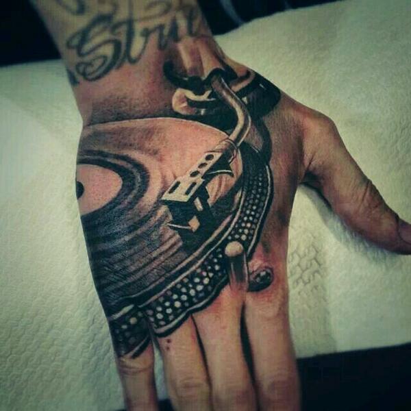 Claiafer's tweet photo. Muy bueno para un dj http://t.co/xFyPKq9DDl