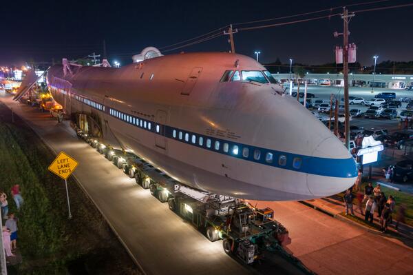 NASAJohnson's tweet photo. #Shuttle747 makes #BigMove overnight to @SpaceCenterHou from Ellington Field. http://t.co/rbXGCyQOaf http://t.co/8gSAaL3dWX