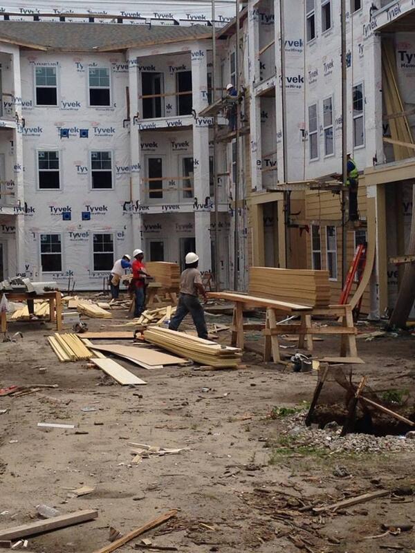 THESTATIONAPTS's tweet image. Check out the siding in the courtyards. LIVE IT!!! LOVE IT!!