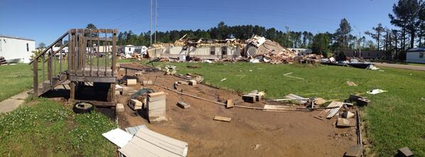 FauxToeJoe's tweet photo. #tornado aftermath at Highlands trailer park in Pearl. Miss. #mswx http://t.co/Sd3uwQkW7x