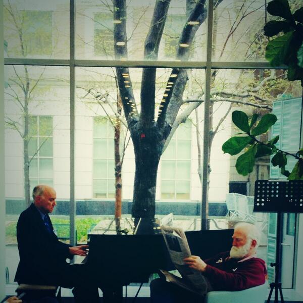 Presenter John Headland of Moffatt&amp;Nichol entertains the crowd during a session break. #MetInfrastructureSeminar2014