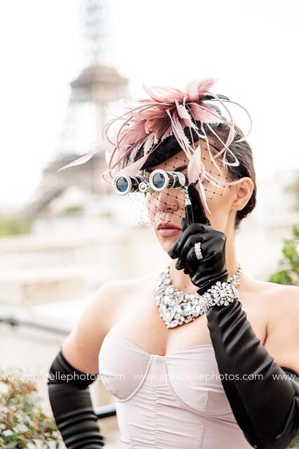 MrsAdrienneBosh's tweet photo. What's an Opera without the perfect Accessories? ππ #PrettyInParis #TeamOverdressed http://t.co/vZtyemprmc