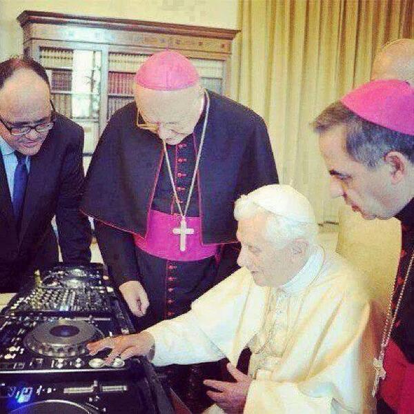 Er_Pontefice's tweet photo. In molti si chiedono che cosa faccia #Ratzinger da quando non è più papa. Fa il DeeJay. Si fa chiamare DJ Ratzi. http://t.co/TK7ZYLEj7n