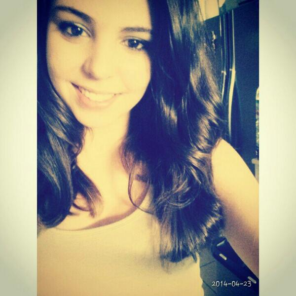 BabsiDaSilva's tweet photo. Haircut 😯 http://t.co/6YCcjAzYMH