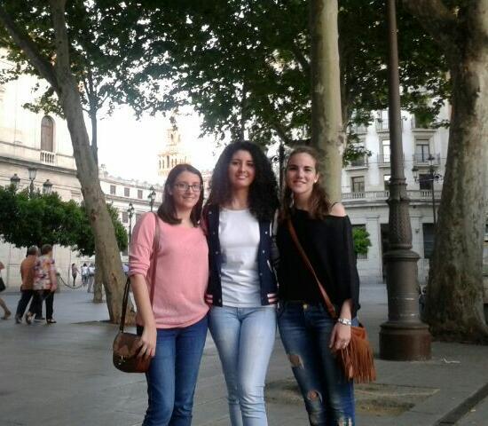 ElenaCabelloH's tweet photo. Aunq me cueste volver... es estar en casa un rato y empezar a echarlas de menos @claberfue y @Mery_adame #misangeles http://t.co/eKHkHLf3we