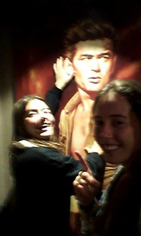 Gillyginger's tweet photo. Nuestras caras no cuentan, solo la de aquel muchacho de la cazadora roja! @cicely2013 @cristinasvj @polluelasj http://t.co/vvdLTvakif