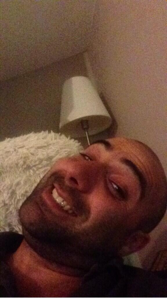 Alwithatan's tweet image. Will never understand why girl have there photo taken like this #SideOn #DoesMyHeadIn