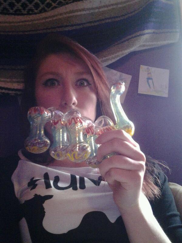 RadicalRayGun's tweet image. this is a 21st bday present :) #smoker #bubbler #prettyglass #glass #birthdayglass #presents #minesnowbetterthanyours