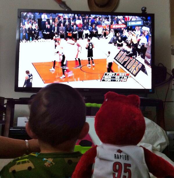 camela_15's tweet photo. #rtz #raptors #WeTheNorth #spritefanphoto ooohhh yeeah!!!! http://t.co/hXrIeVuyGg