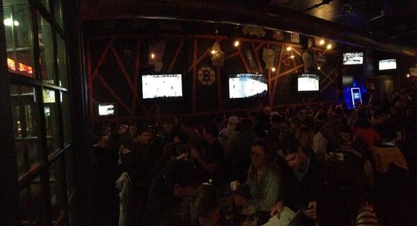 JCRKRR's tweet photo. #trivia #roggies Packed http://t.co/Vy9SS9YfWt