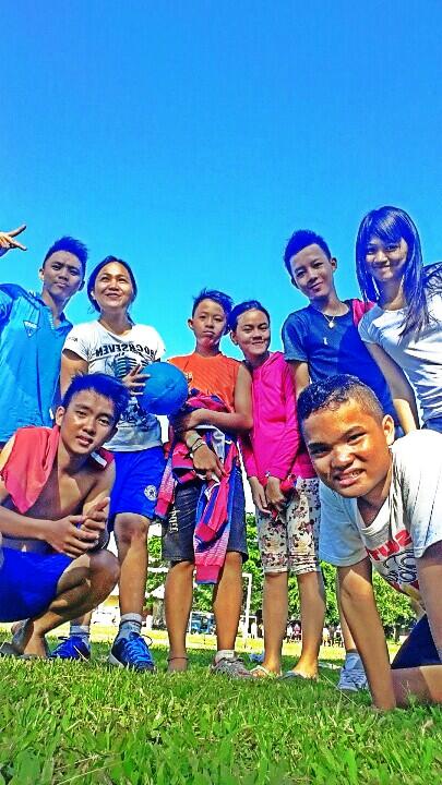 SektDebora's tweet photo. @rompasrhio @sellywungow @Wanda_Patrycia @nessapalilingan @Denden_Daniel @Jovan_JGM @KFSimanjuntak @Billy_nilzent http://t.co/OV1YlaG01K