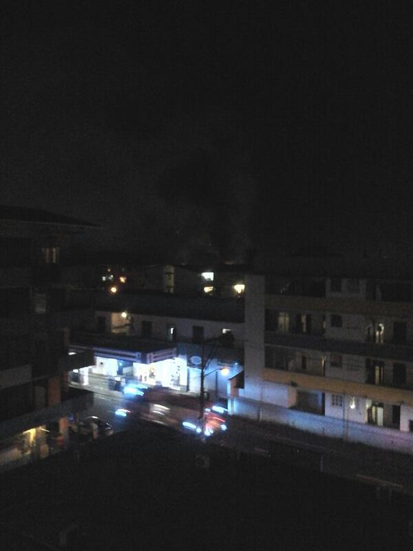 SOS_PTY's tweet photo. Foto del #IncendioElChorrilo que reportamos hace minutos. [Foto: @josemanuelmen19] http://t.co/4ydXiASnx6