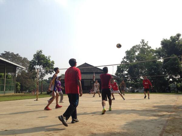 smansaday2016's tweet photo. Volcom 2014 dimulai dengan pertandingan X MIA 3 melawan X IIS http://t.co/ftEIOjulo1