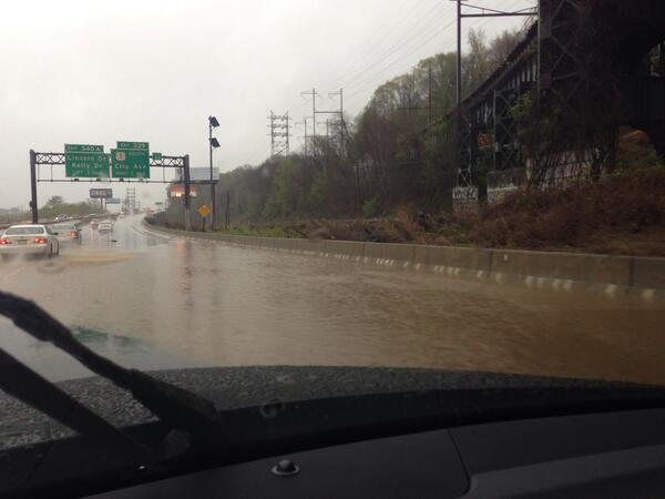 raynanola's tweet photo. @BigPhillyShow here's what's up on 76 east http://t.co/J15lyXXojf