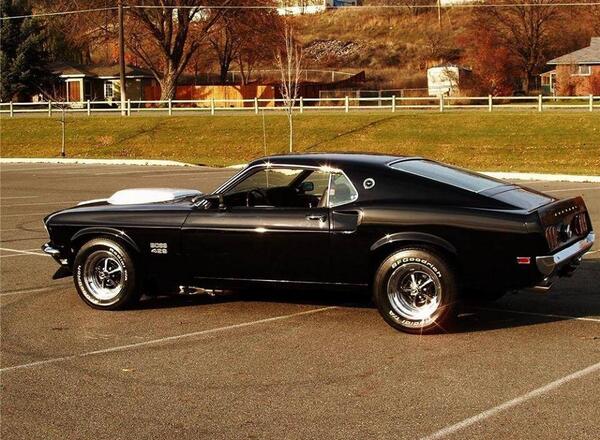DreamMuscleCars's tweet photo. RETWEET if you'd drive this #DreamMuscleCars http://t.co/9gwjhrIJYB