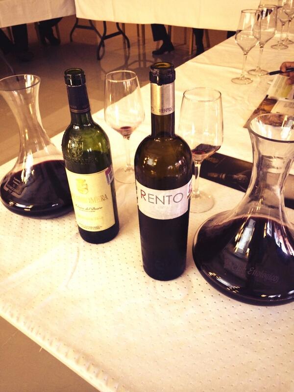chava_chef's tweet photo. Catando ando....!!! @Matarromera Crianza 2010 y Rento 2003 #RiberaDelDuero http://t.co/CHzPKDLp5R