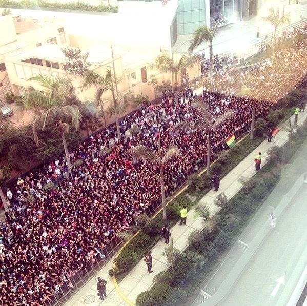 artloveroses's tweet image. ♥ #OneDirectionBackToPerú ♥