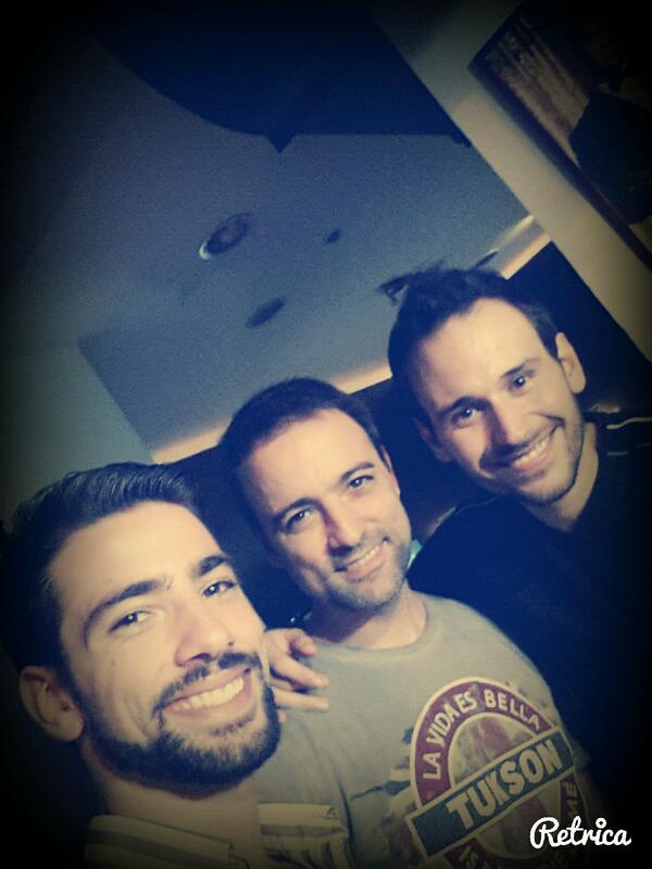 SYACUMO's tweet photo. A minutos del show de @matiasdelarosa1 @NicolasYacumo @MSXXI_HDV @SYACUMO http://t.co/x4YSgwXVPz