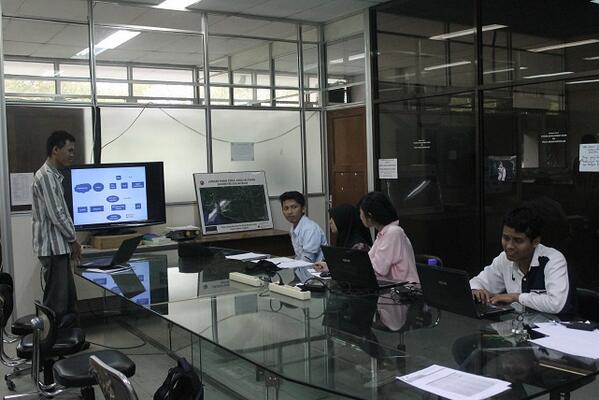 Kamalogis's tweet photo. Selain itu juga ada tim penguji dari Kamalogis yang akan menilai presentasi dari setiap peserta http://t.co/aT2pLBw52S