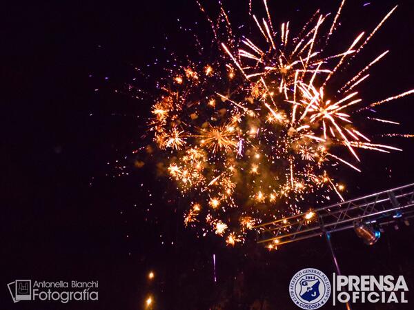 Cuando fueron las 00:00 del 27 los fuegos artificiales se llevaron todas las miradas #CentenarioDeJuniors