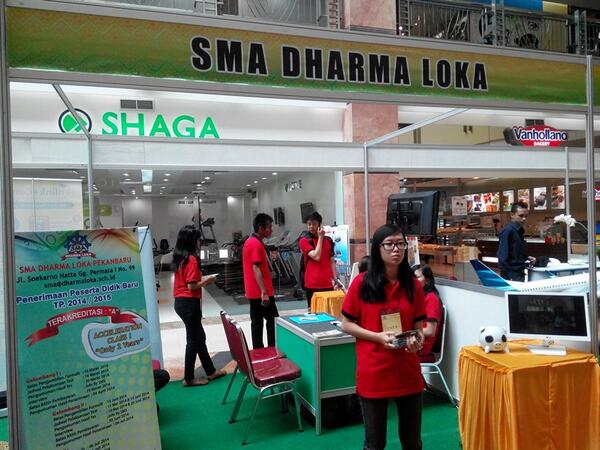 PolicaltexRiau's tweet photo. Ada sma dharma loka jugaa!!!! #pcrexpo http://t.co/A6DI0RK4iS